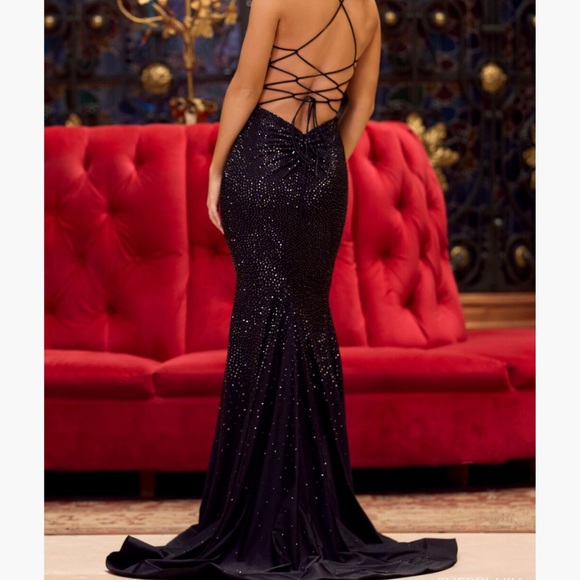 Gown - Picture 5 of 11